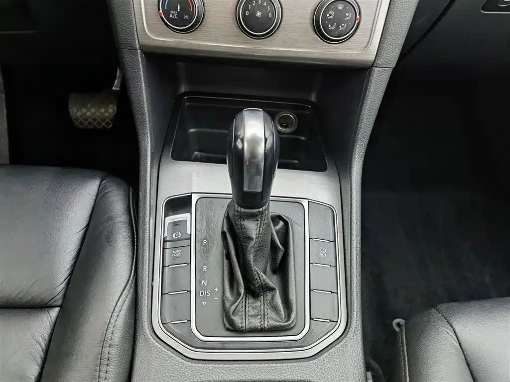 Volkswagen Golf Sportsvan 2016 1.6L Automatic Comfort фото 13