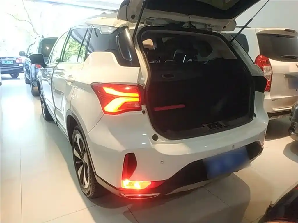 GAC Trumpchi Trumpchi GS4 2018 235T Automatic 2WD Luxury Smart Connect Million Commemorative Edition фото 5