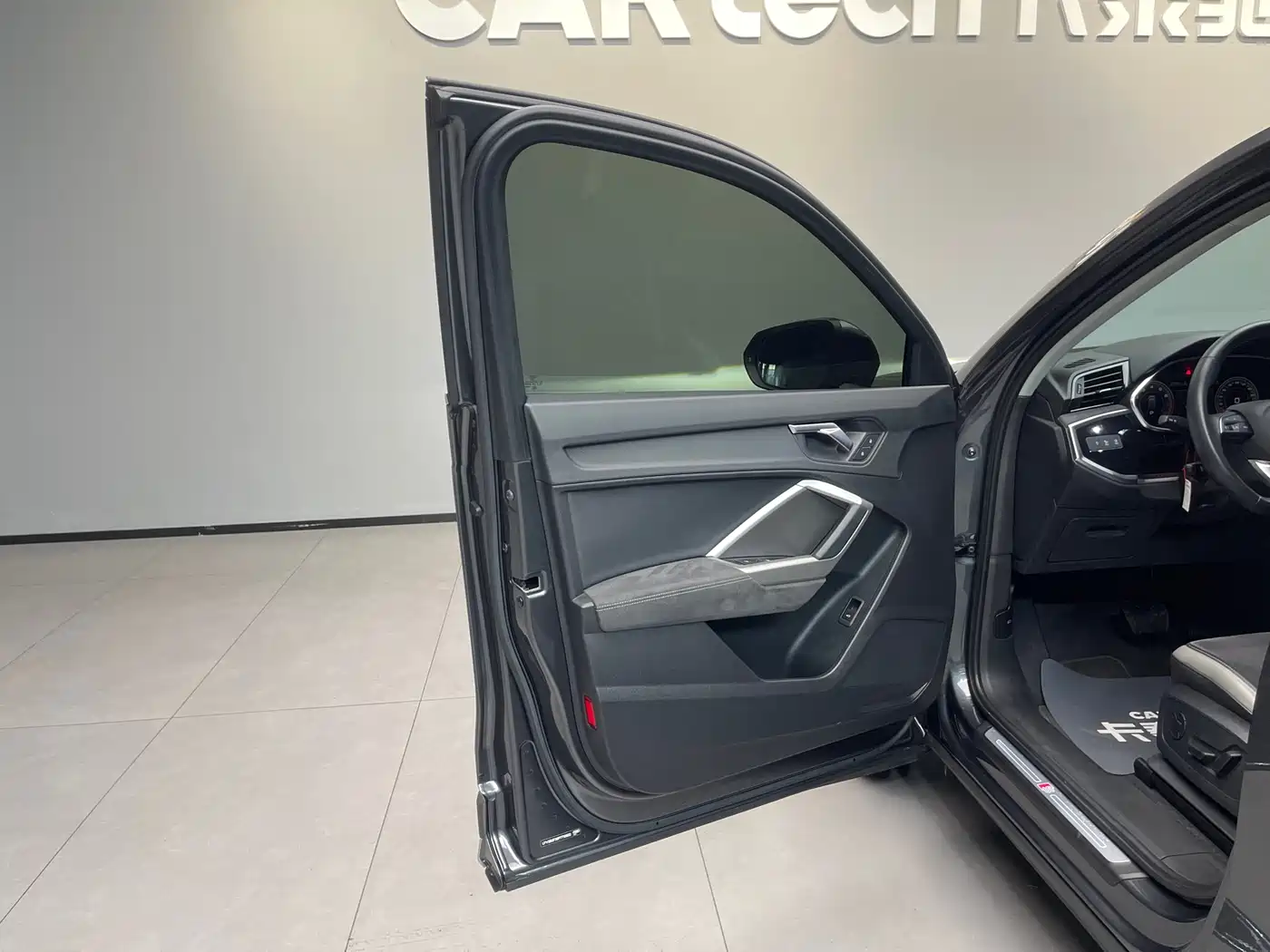 Audi Q3 2023 35 TFSI Fashion Dynamic Model (1.5T) фото 26