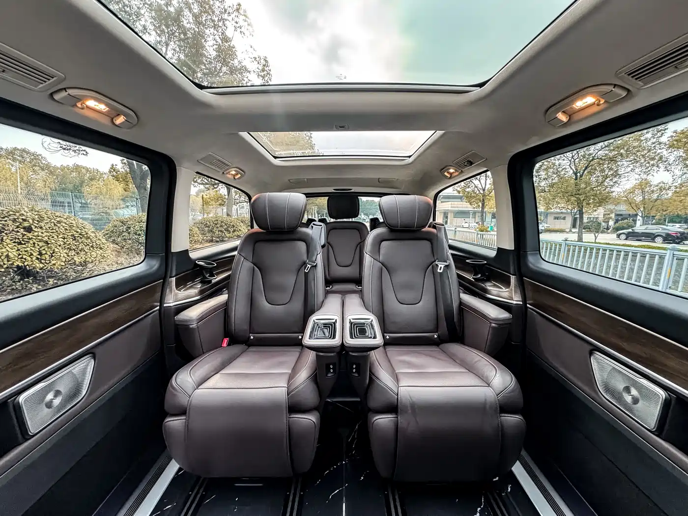 Mercedes-Benz V-Class 2022 V 260 L Long Wheelbase Luxury Edition фото 22