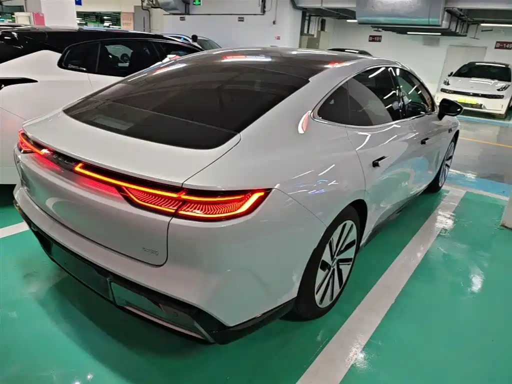 Geely Galaxy Galaxy E8 2024 665km RWD Starship Voyager Edition фото 7