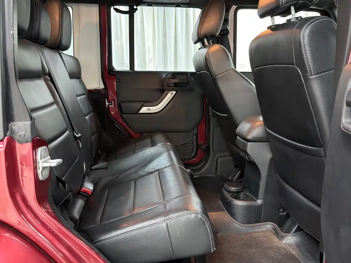 Jeep Wrangler 2012 2012 3.6L Sahara 4-Door