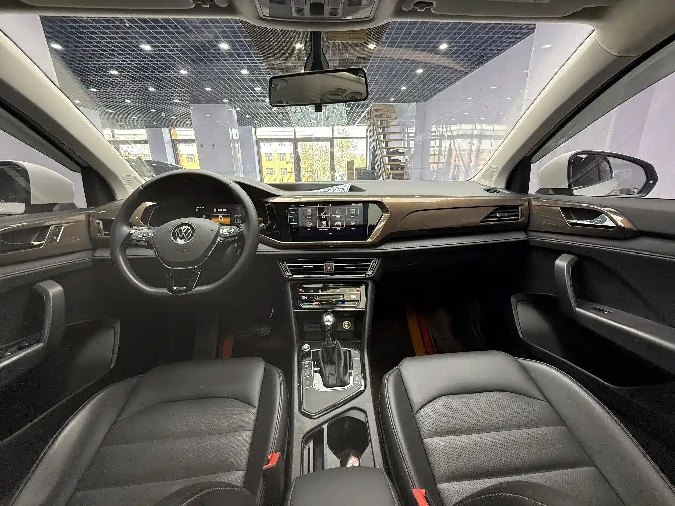 Volkswagen Tharu 2022 280TSI FWD Luxury Edition фото 14