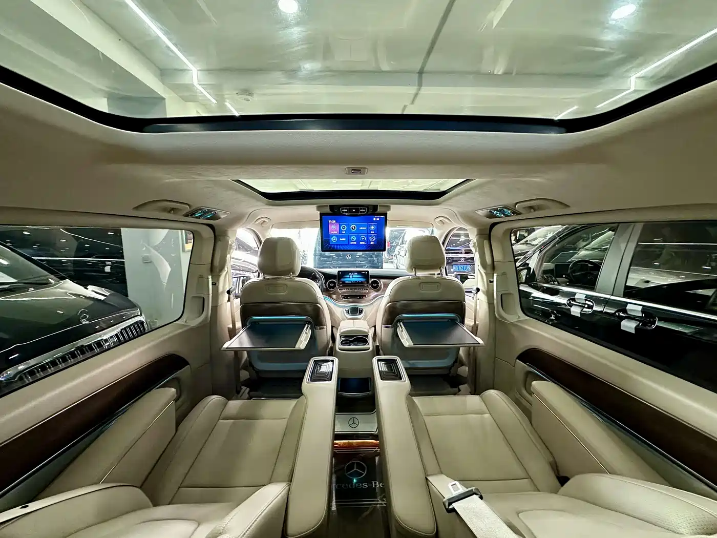 Mercedes-Benz V-Class 2022 V 260 L Long Wheelbase Luxury Edition фото 10