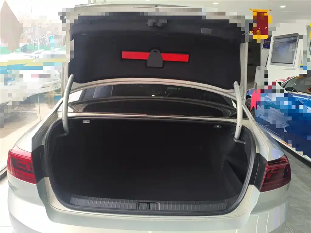 Volkswagen Magotan 2023 Model 2 Million Commemorative Edition 330TSI DSG Luxury фото 15