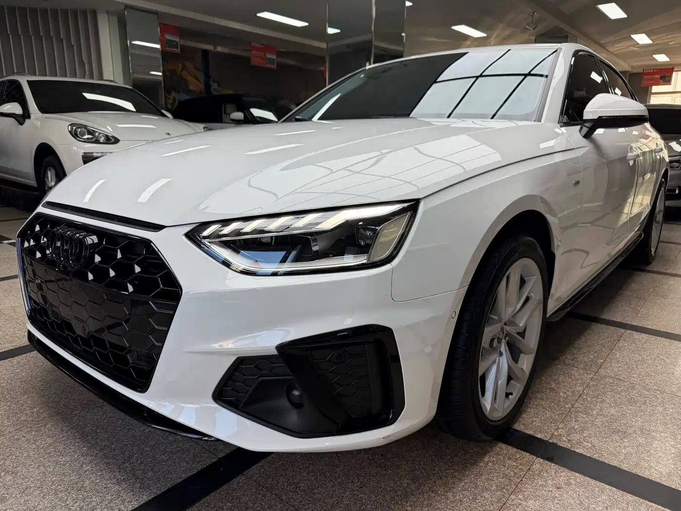 Audi A4L 2023 40 TFSI Luxury Sport