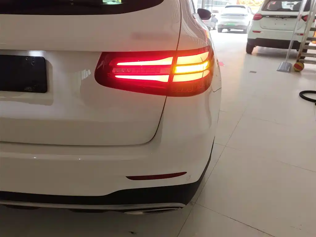 Mercedes-Benz GLC 2018 Facelift GLC 260 4MATIC Luxury фото 8