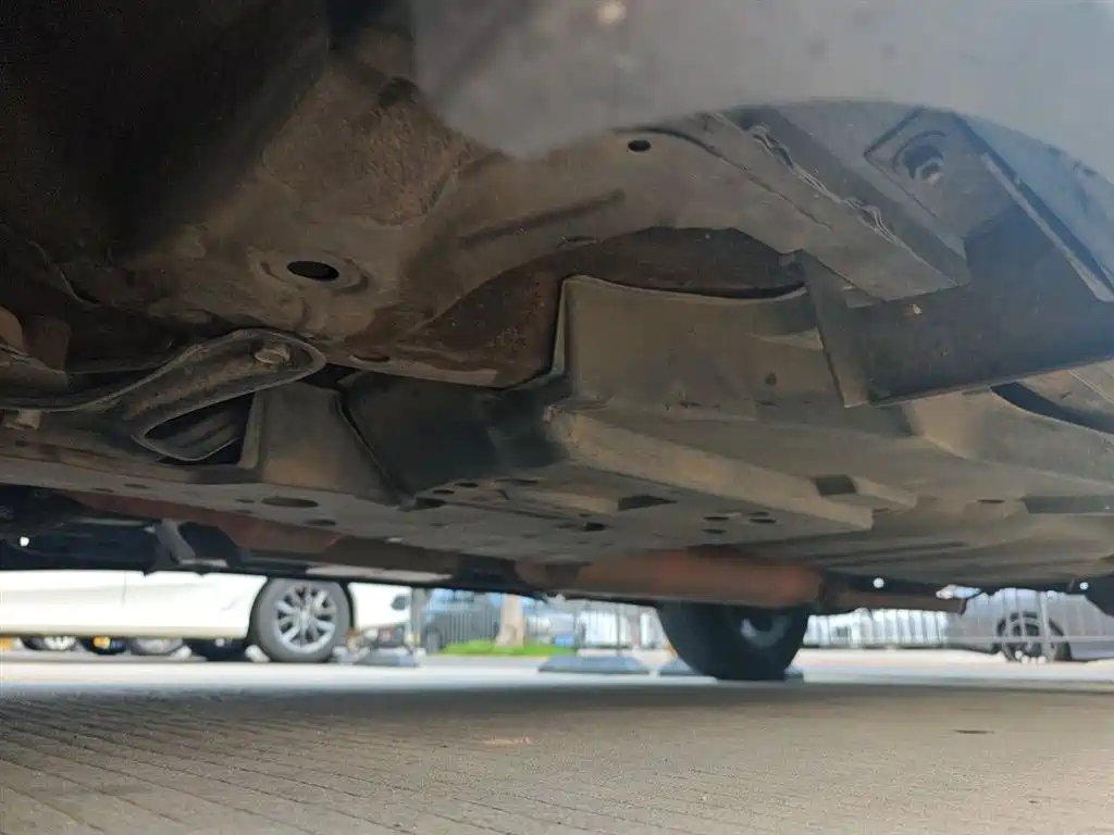 Toyota RAV4 Rongfang 2015 2.0L CVT 2WD Trend Edition фото 19