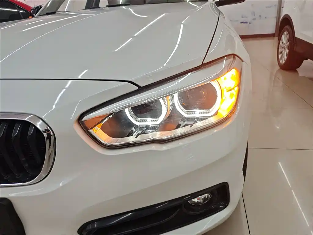 BMW 1 Series (Import) 2018 118i Sport Design Package фото 24