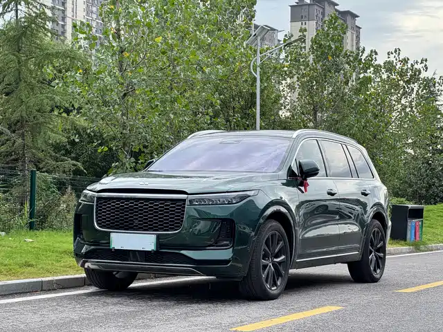 Li Auto ONE Последовательный гибрид, 6 мест
