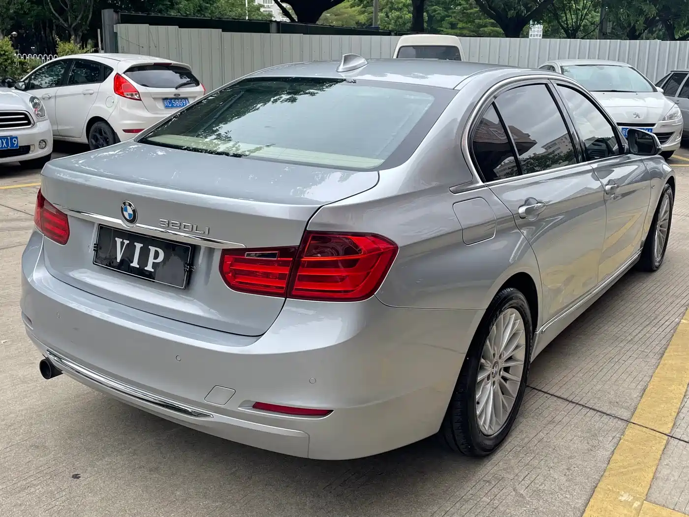 BMW 3 Series 2013 320Li Luxury Design Package фото 4