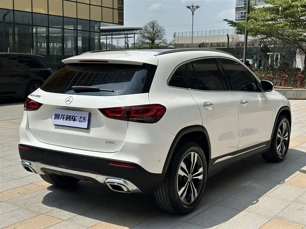 MERCEDES-BENZ GLA