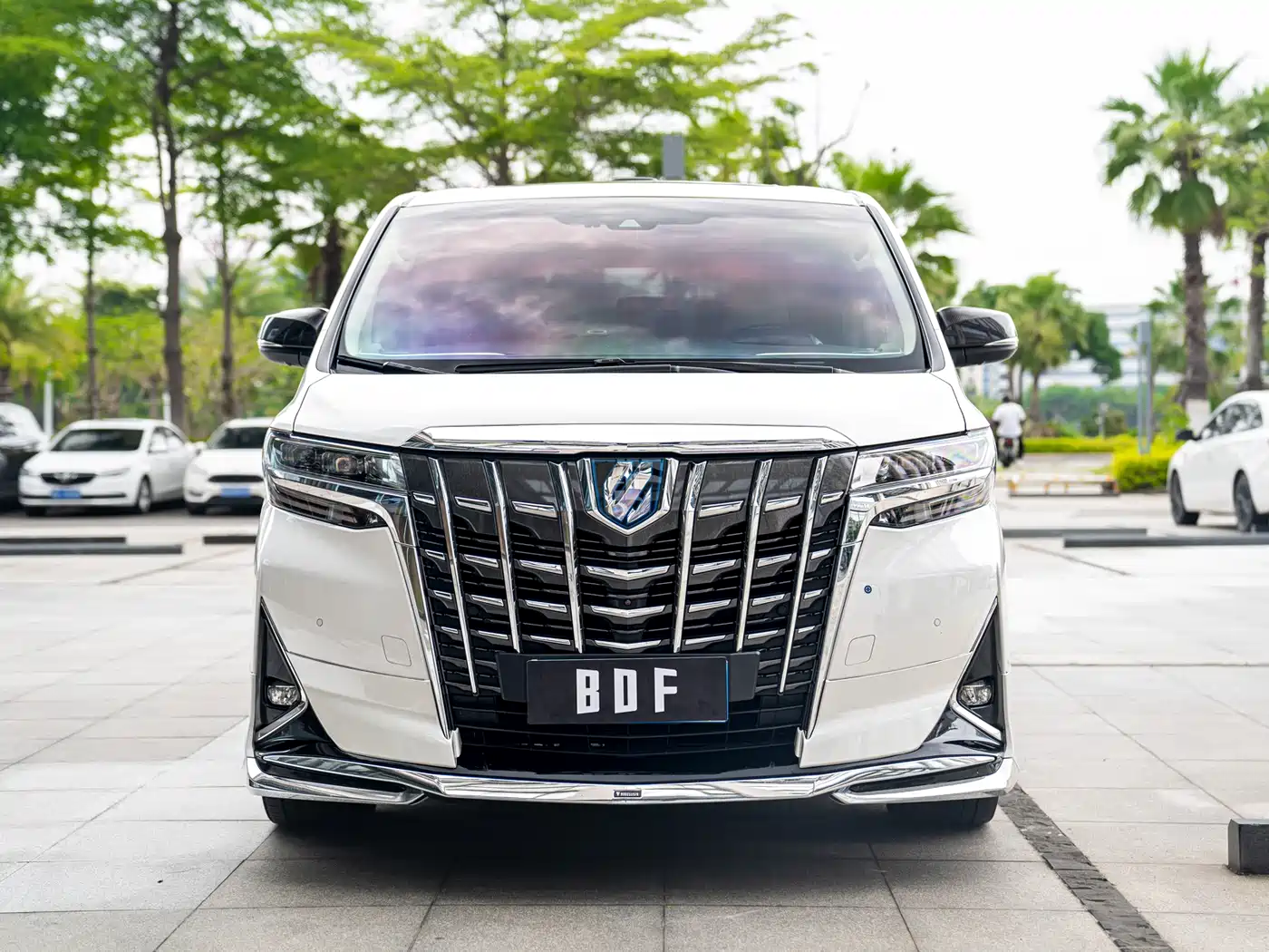 Toyota Alphard 2020 Hybrid 2.5L Luxury Edition фото 2