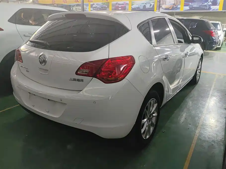 Buick Excelle 2014 XT 1.6L Automatic Fashion фото 3