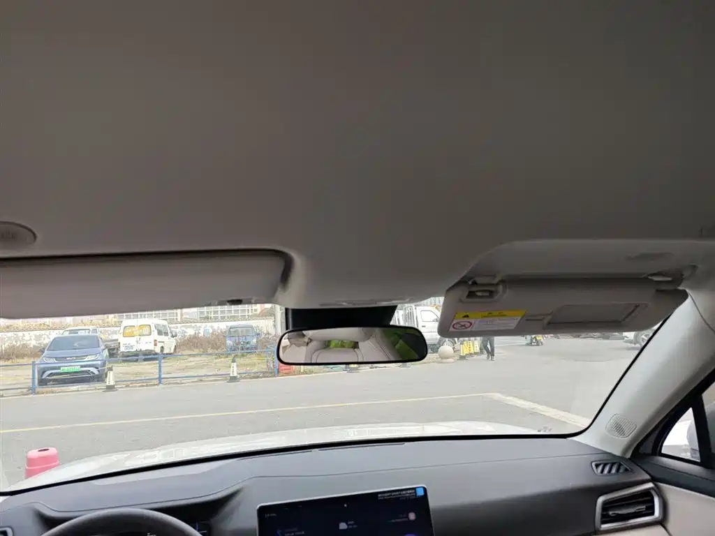BYD Yuan UP 2024 401KM Leading Edition фото 18