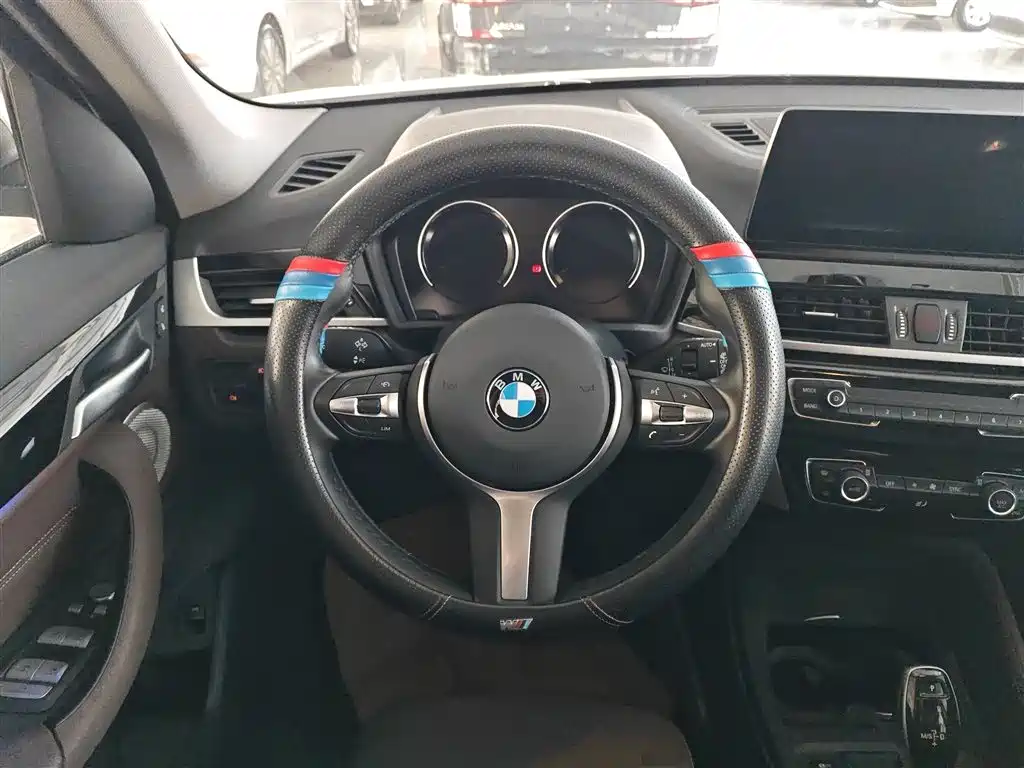 BMW X1 2022 sDrive25Li Leading фото 4