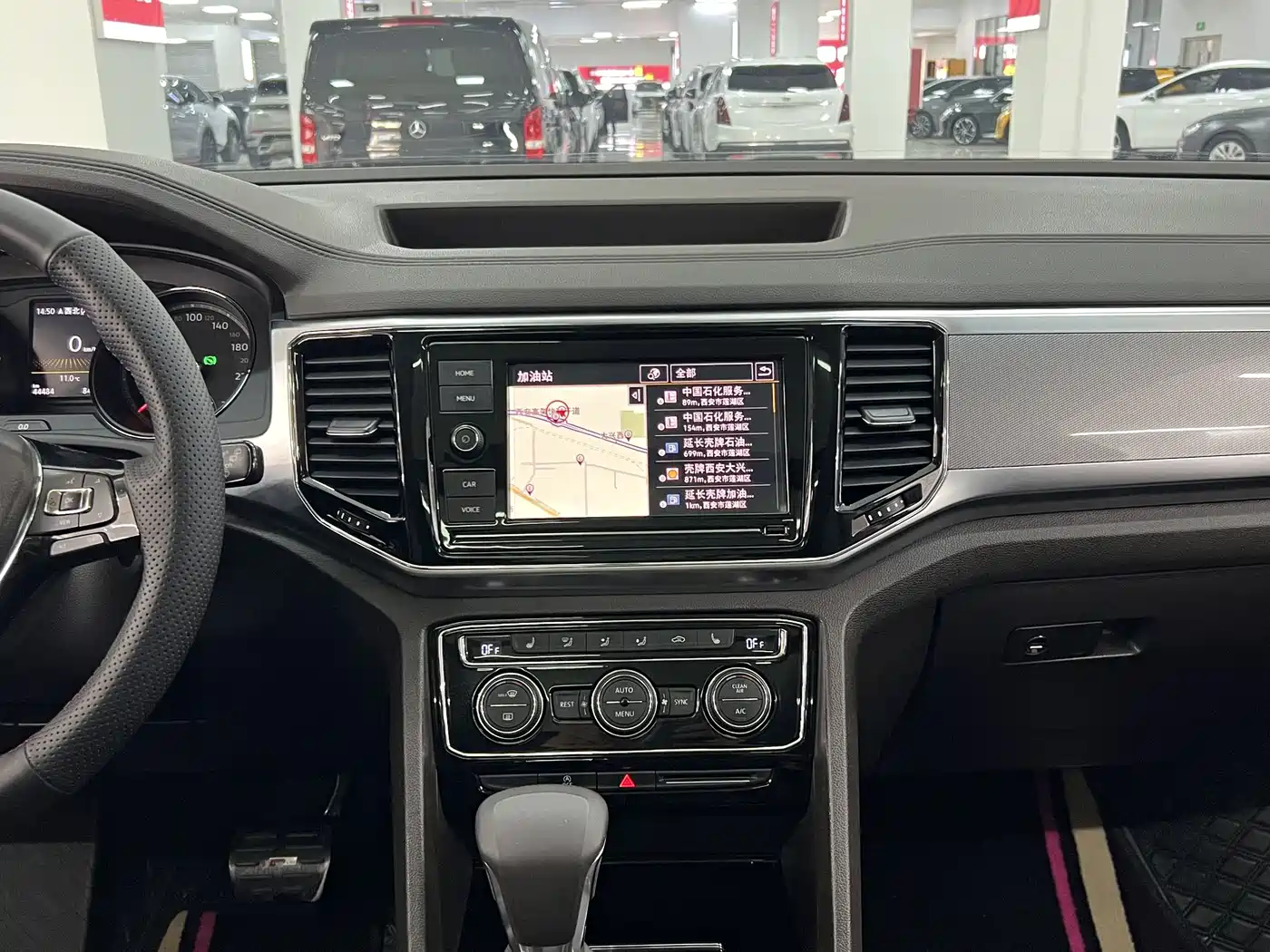 Volkswagen Teramont 2019 380TSI 4WD Luxury Edition China VI фото 11