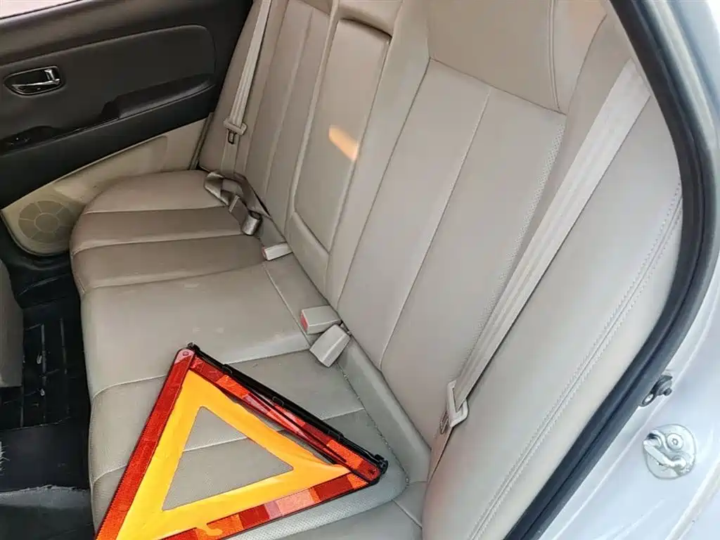 Hyundai Elantra 2011 1.6L Automatic Luxury фото 17