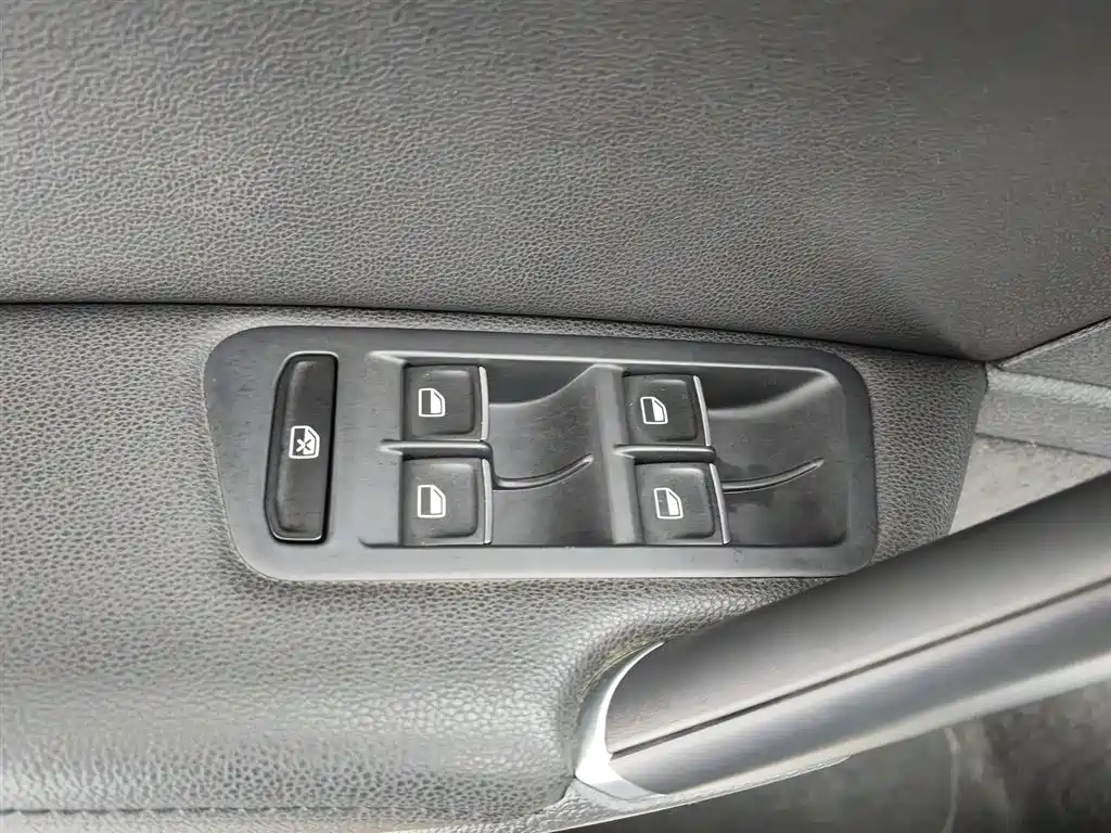 Volkswagen Golf 2015 1.6L Automatic Comfort фото 9