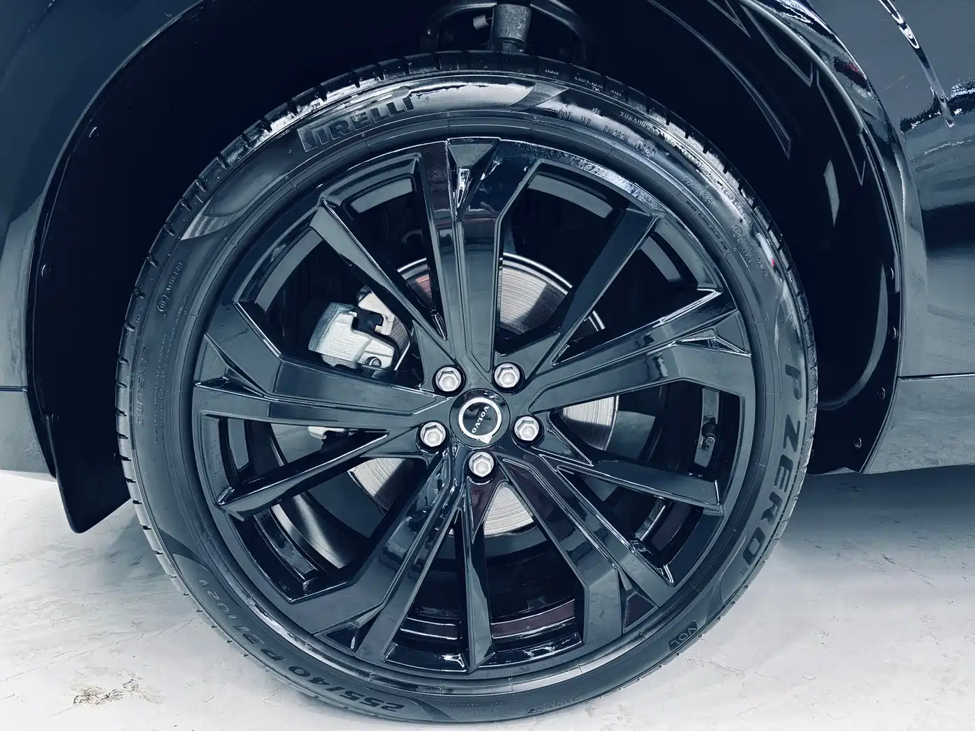 Volvo XC60 2026 Model B5 AWD Ultimate Midnight Black фото 21