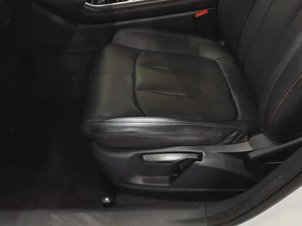 Фото 20 - Changan CS75