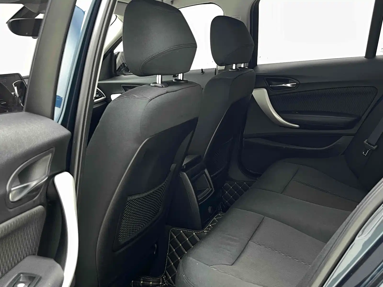 Photo 6 - BMW 1 Series (Import)