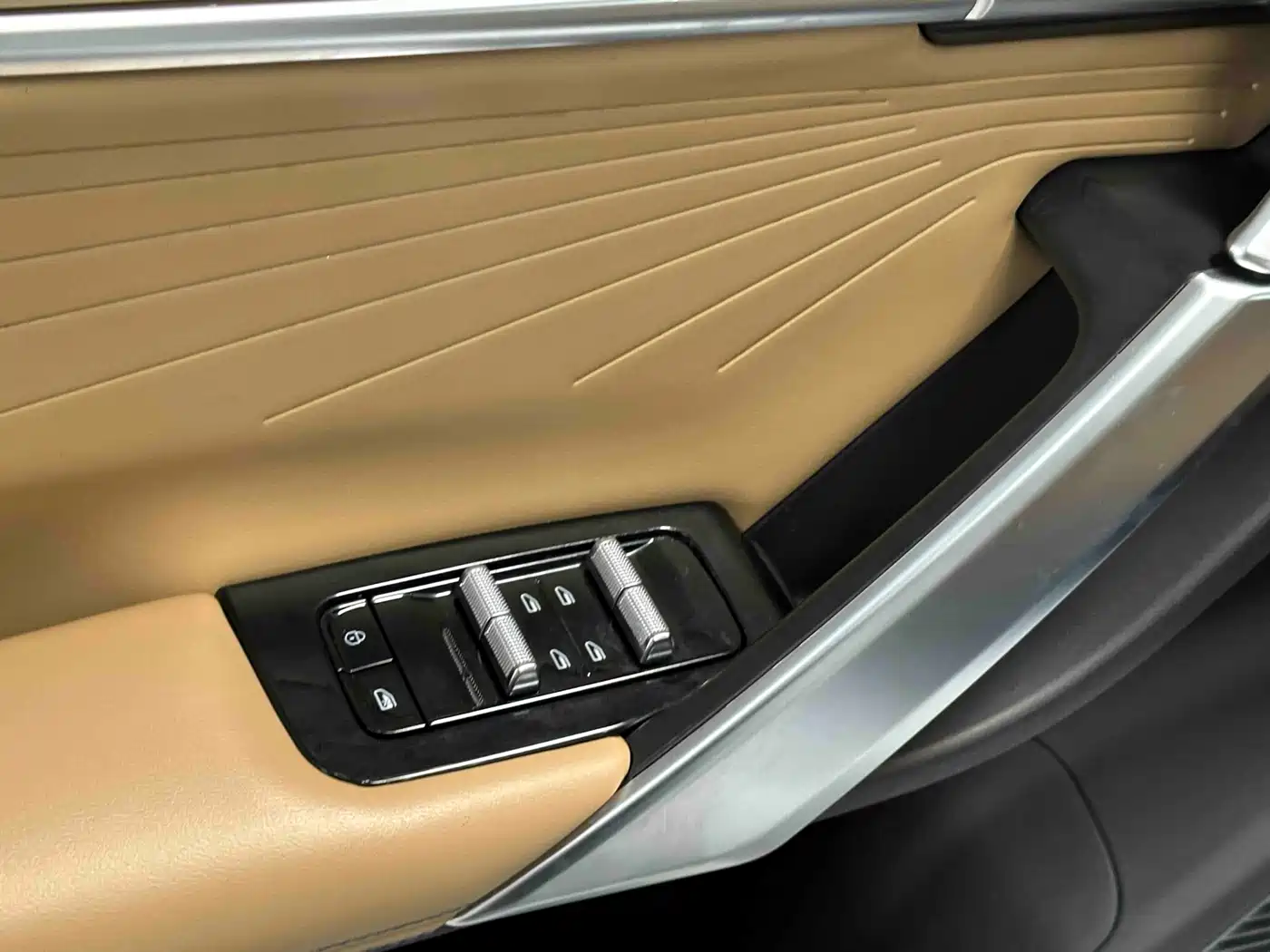 Geely Boyue L 2022 2023 Model 2.0TD DCT Flagship