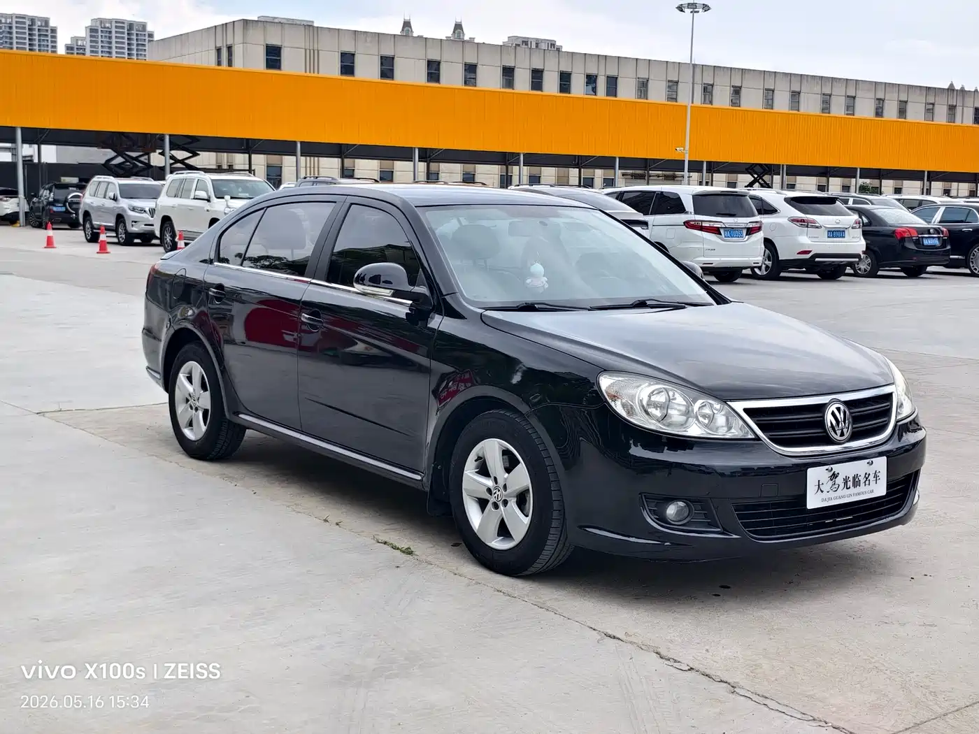 Volkswagen Lavida 2011 1.6L Automatic Leisure Edition фото 2