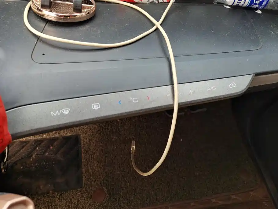 BAOJUN E200