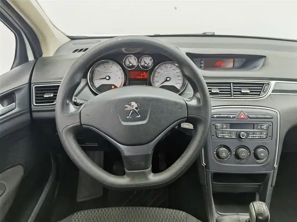 Peugeot 308 2014 Model Joy Edition Classic 1.6L Manual Superior Style фото 11