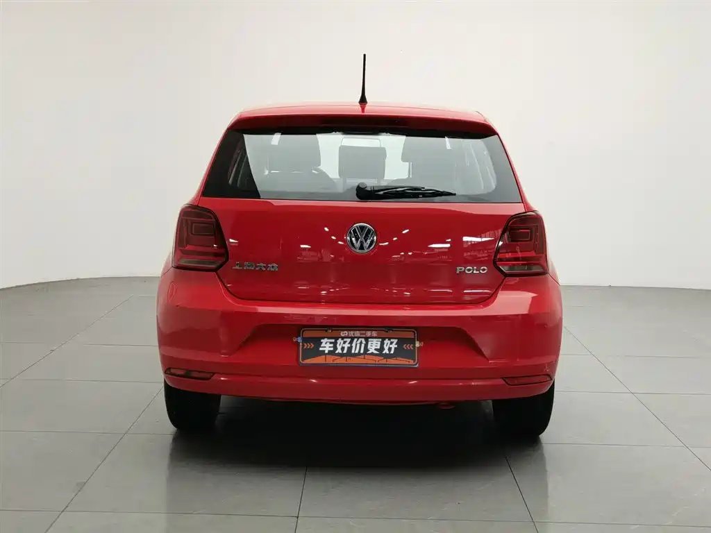 Volkswagen Polo 2014 1.4L Manual Trend Edition фото 4