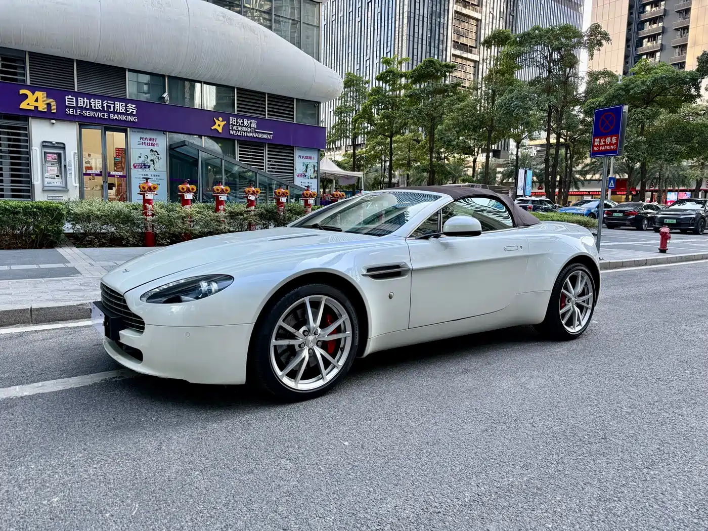 Aston Martin V8 Vantage 2012 4.7L S Roadster