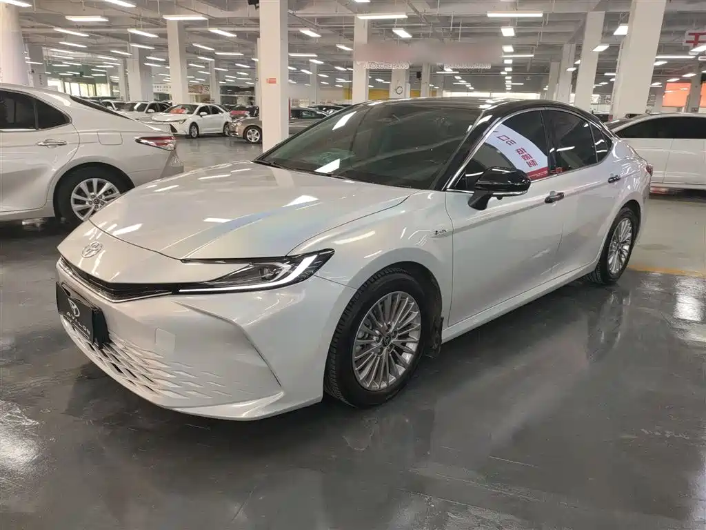 Toyota Camry 2024 Hybrid 2.0HGVP Luxury Edition фото 2
