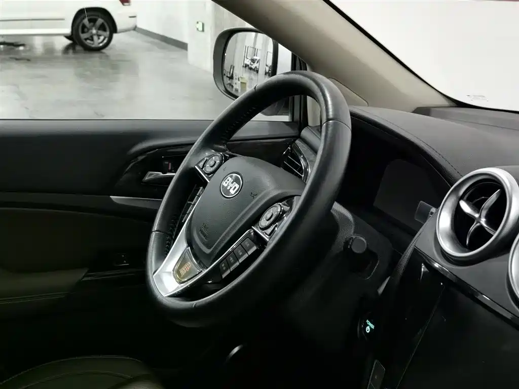 BYD Tang New Energy 2015 2.0T 4WD Flagship фото 22