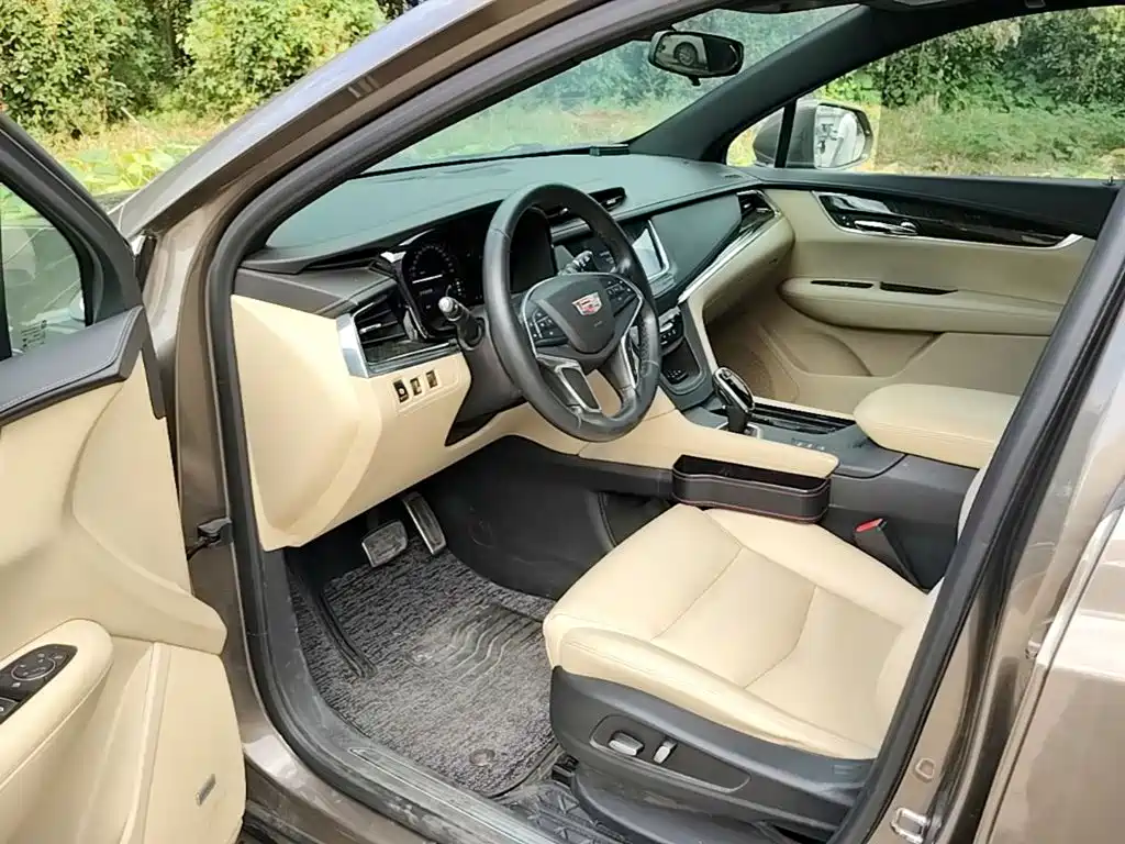 Фото 16 - Cadillac XT5