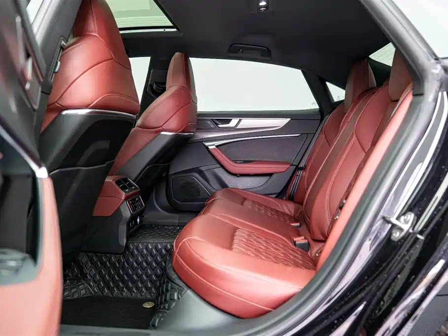 Audi A7L 2024 45 TFSI quattro S-line Black Warrior Edition фото 12
