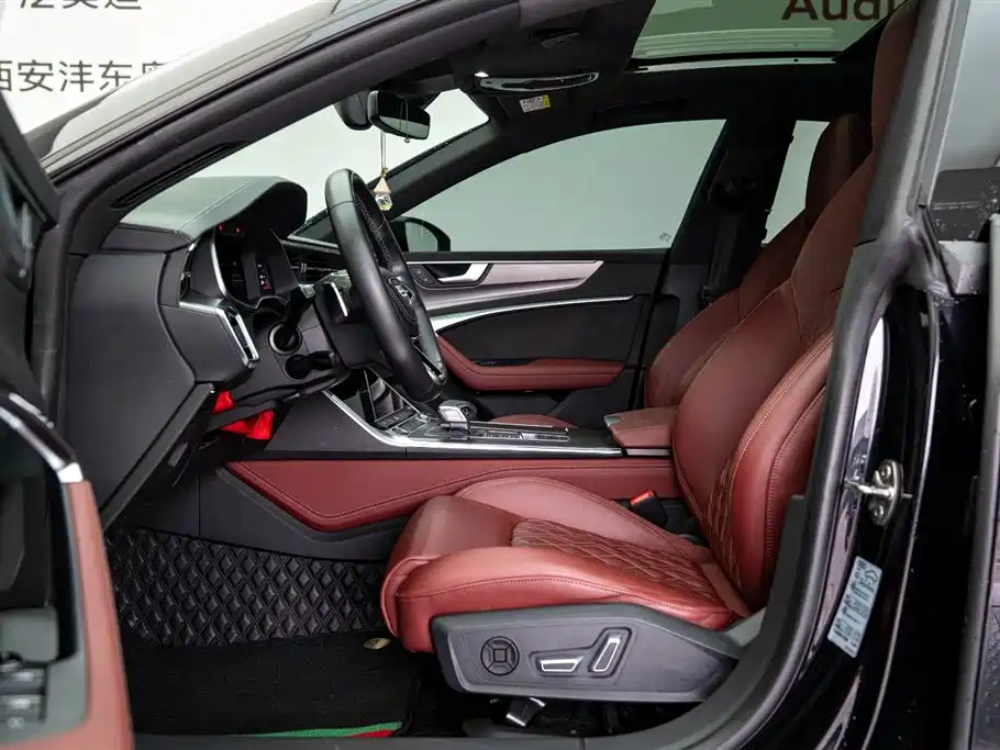 Audi A7L 2024 45 TFSI quattro S-line Black Warrior Edition фото 11