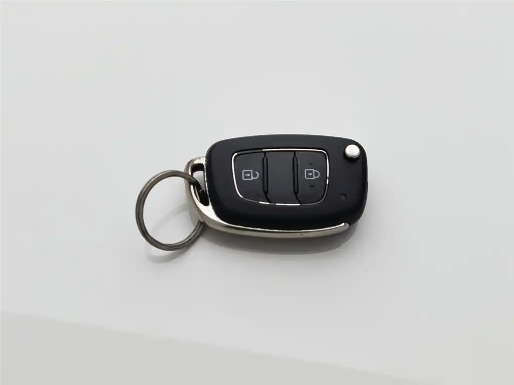 Hyundai Verna 2017 1.4L Manual Renewal Edition China VI фото 19