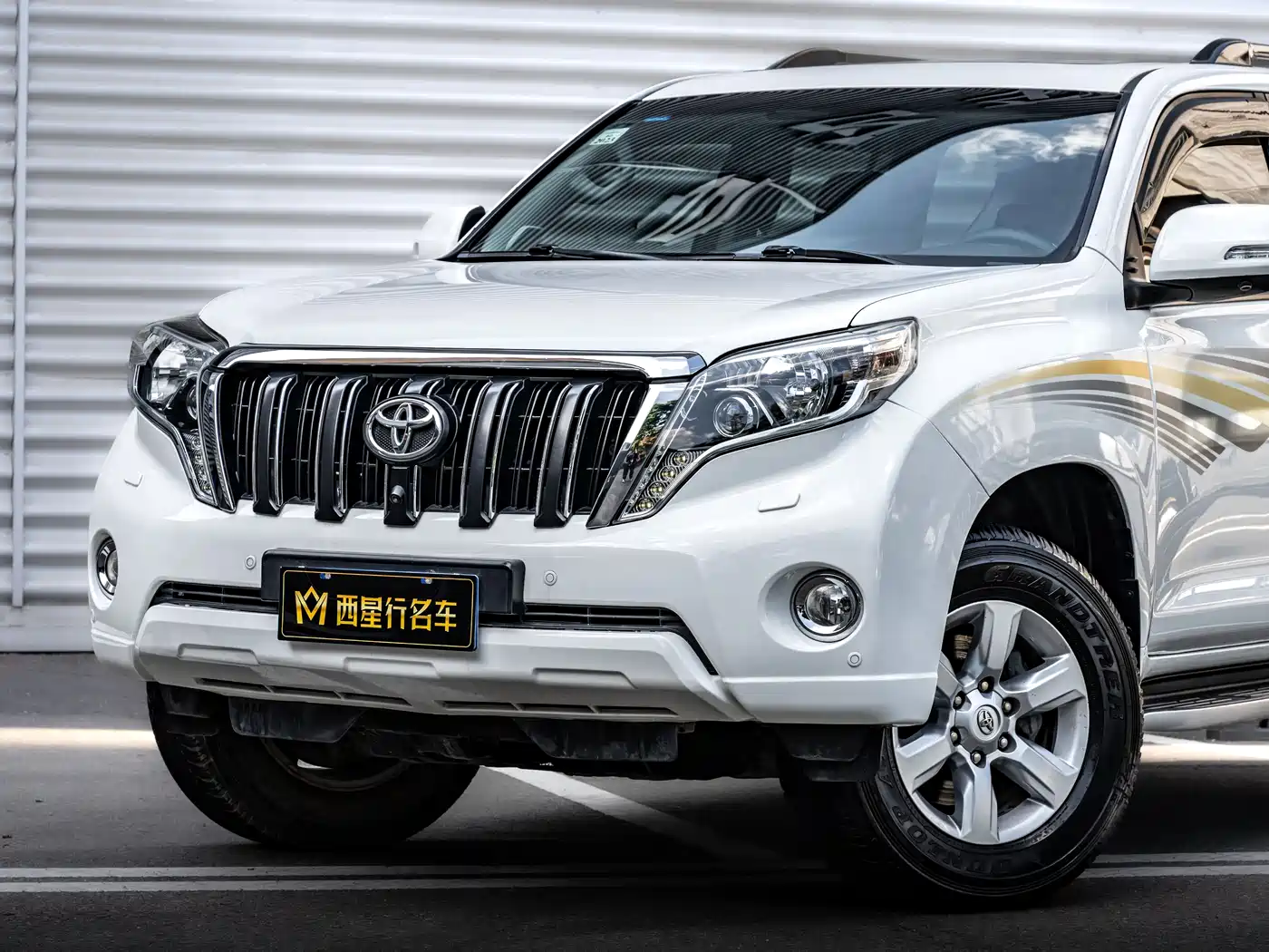 Toyota Prado 2014 4.0L Automatic TX-L фото 2