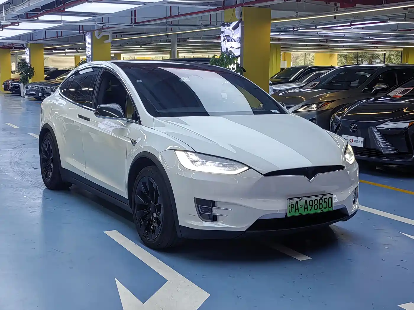 TESLA MODEL X