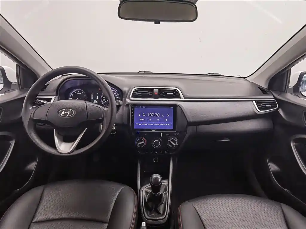 Hyundai Verna 2017 1.4L Manual Renewal Edition China VI фото 5