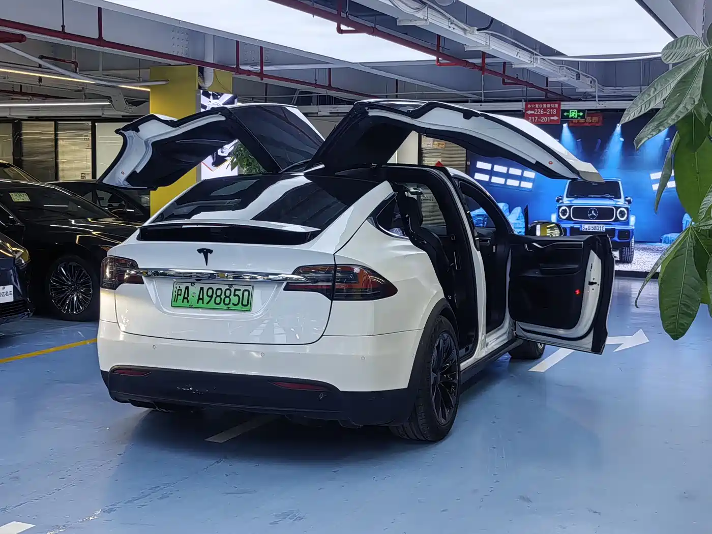 TESLA MODEL X