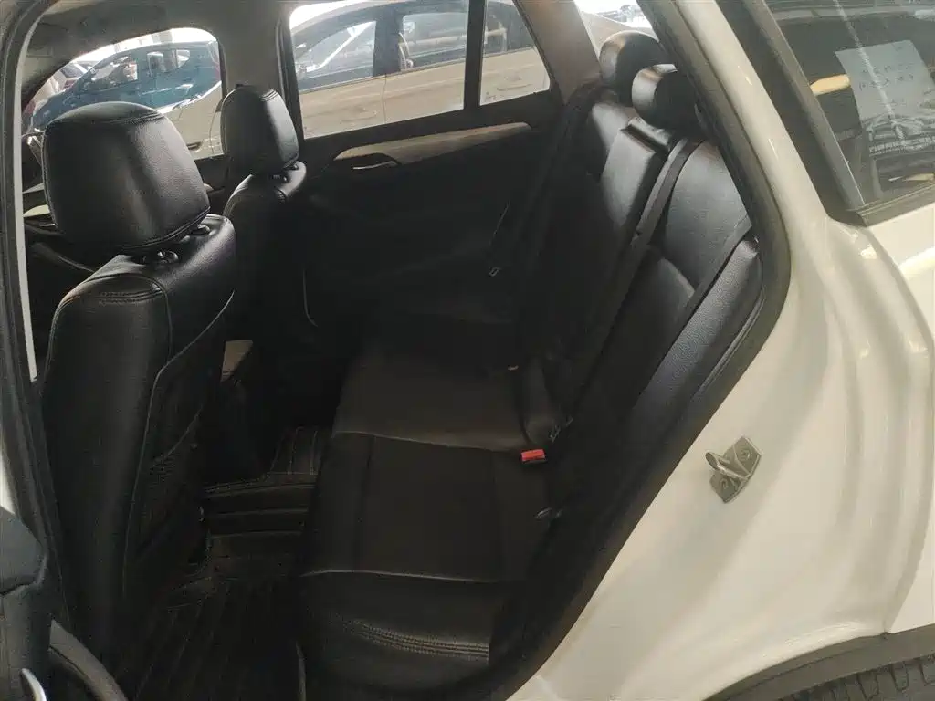 BMW X1 2014 sDrive18i Fashion Edition фото 15