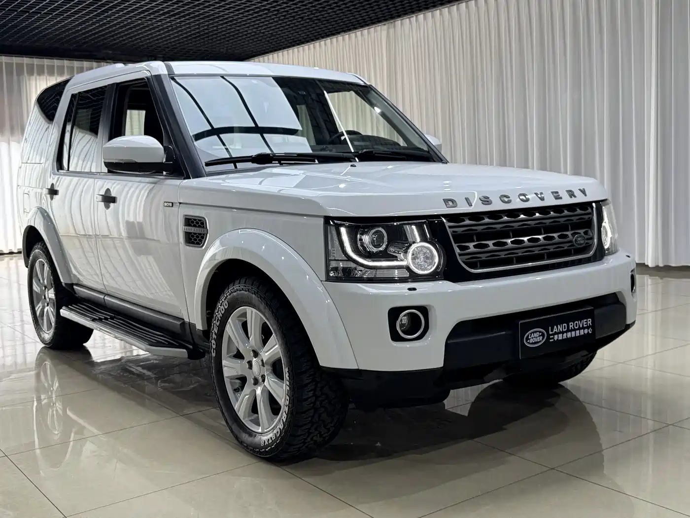 Land Rover Discovery 2015 3.0 SC V6 SE фото 3