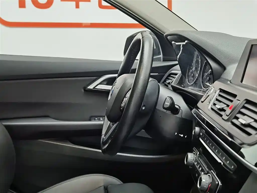 BMW 1 Series 2017 118i Sport фото 22