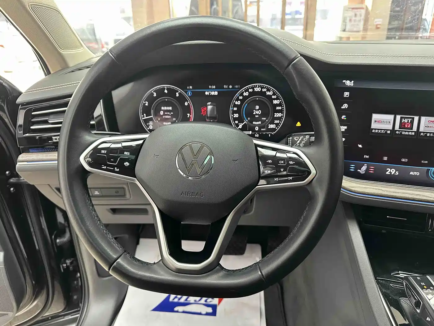 Volkswagen Touareg 2022 2.0TSI Rui Shang Edition фото 11