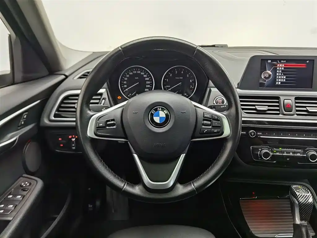 BMW 1 Series 2017 118i Sport фото 11