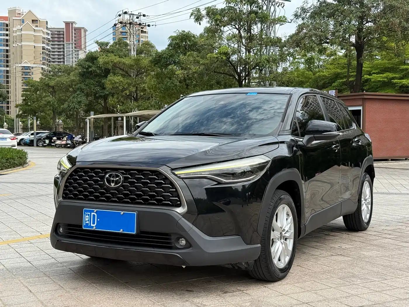 Toyota Corolla Cross 2022 2.0L Luxury Edition фото 2