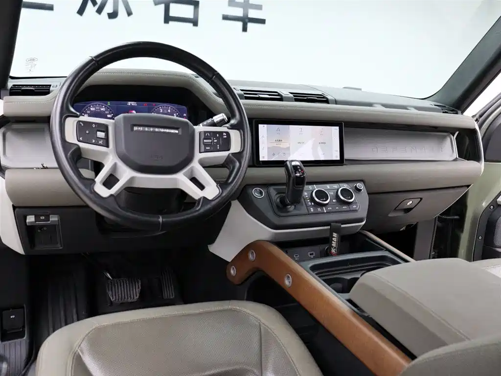 Land Rover Defender 2021 110 P400 SE фото 11