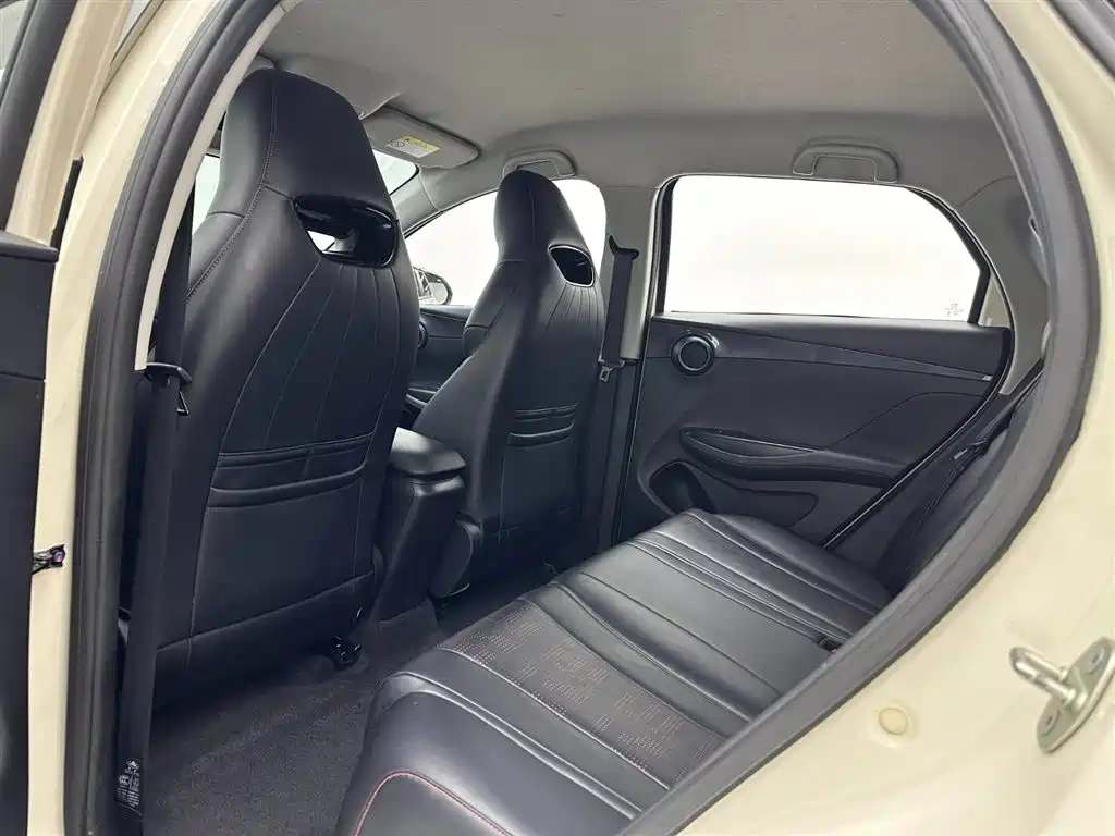 BYD E2